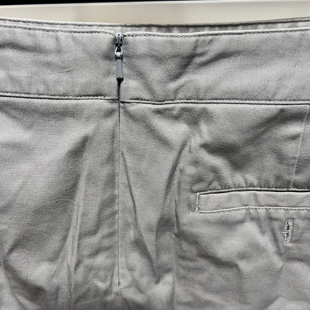 Adidas stretch skorts shorts. Back zipper - Picture 6 of 8